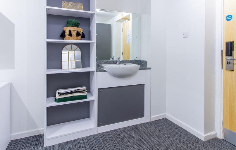 Bassett Green Road, Swaythling, Southampton - Image 1